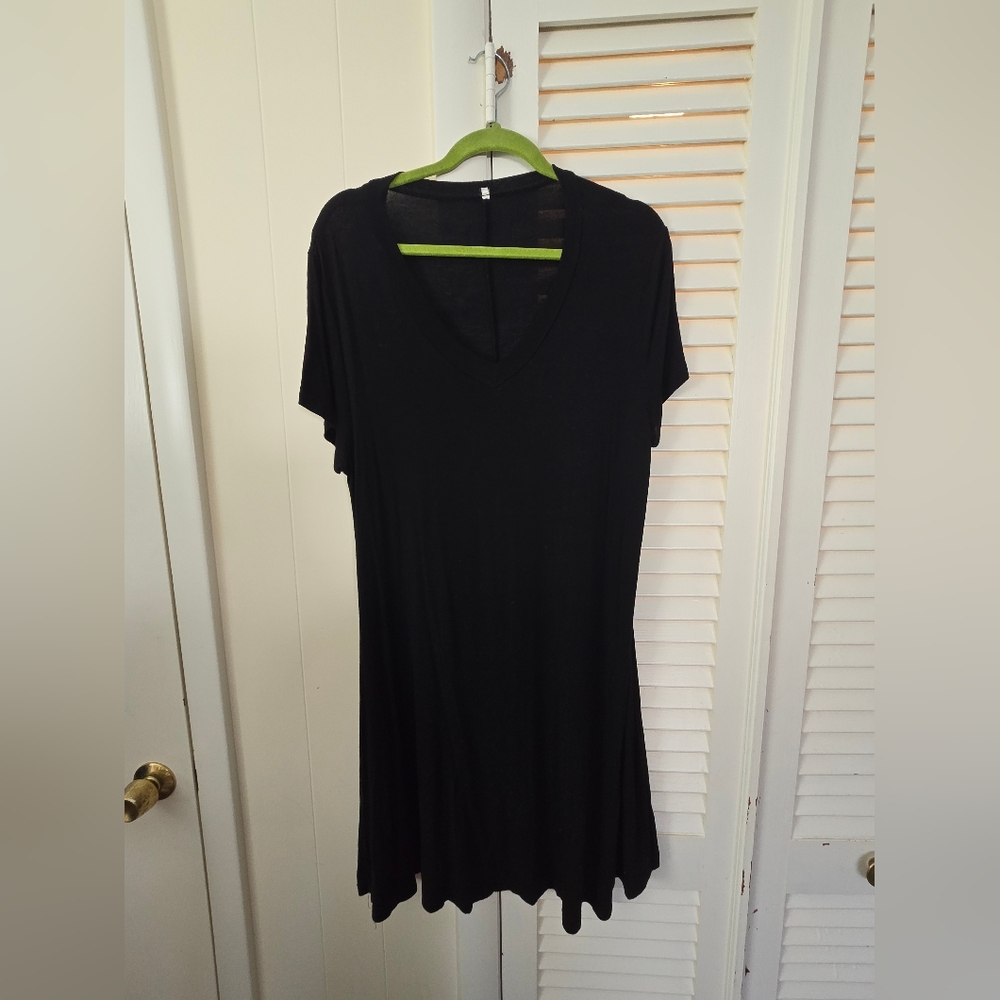 Elegant Black V-Neck Midi Dress